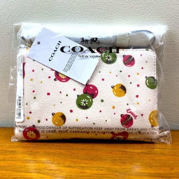 Coach Wristlet Xmas motive NWT - Picture 2 of 6